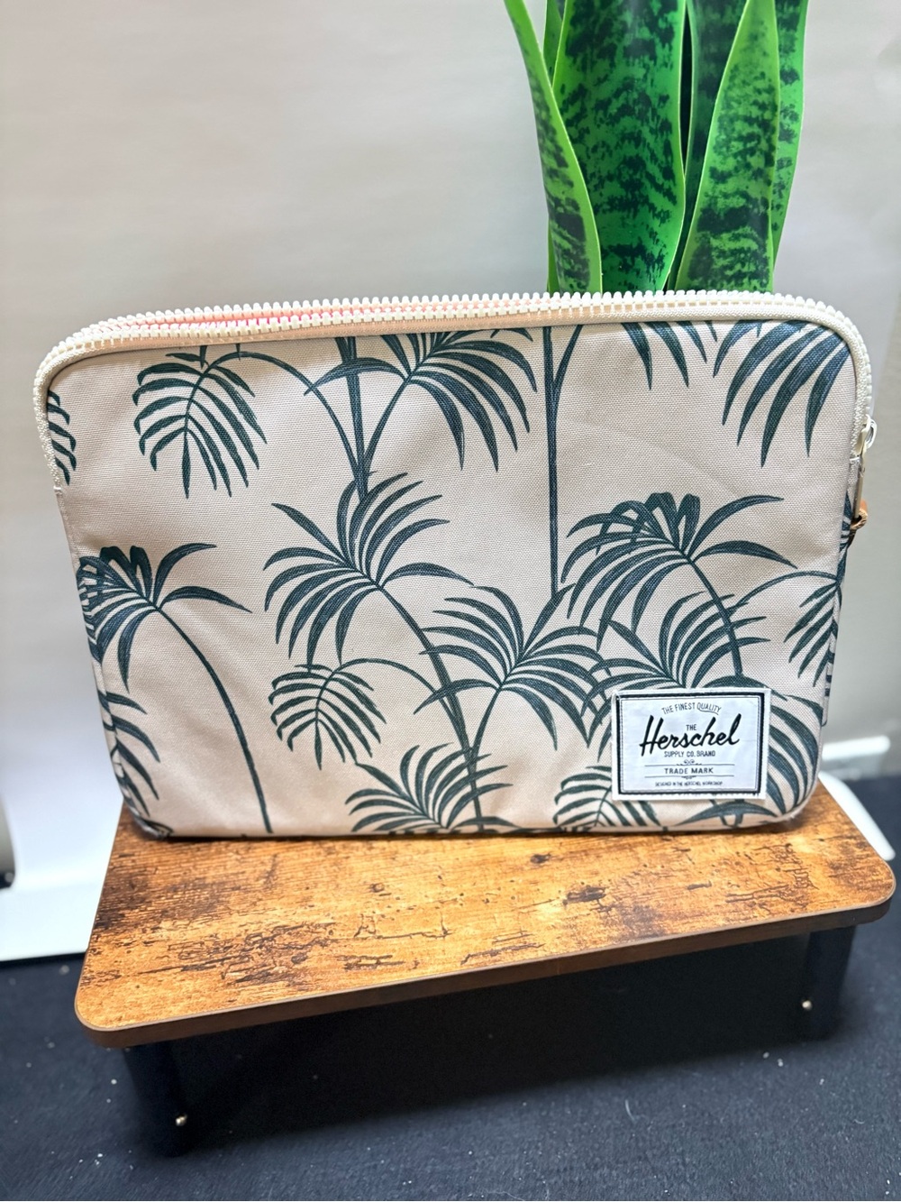 Herschel | "Pelican Palm" Tropical Print 15" Laptop Sleeve